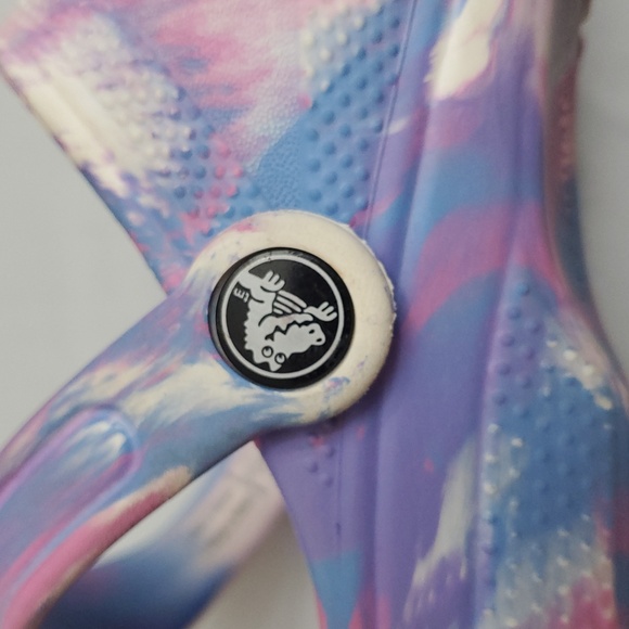 CROCS Kids Water Shoes Marbled  in Pink, Blue, and White - Picture 7 of 9